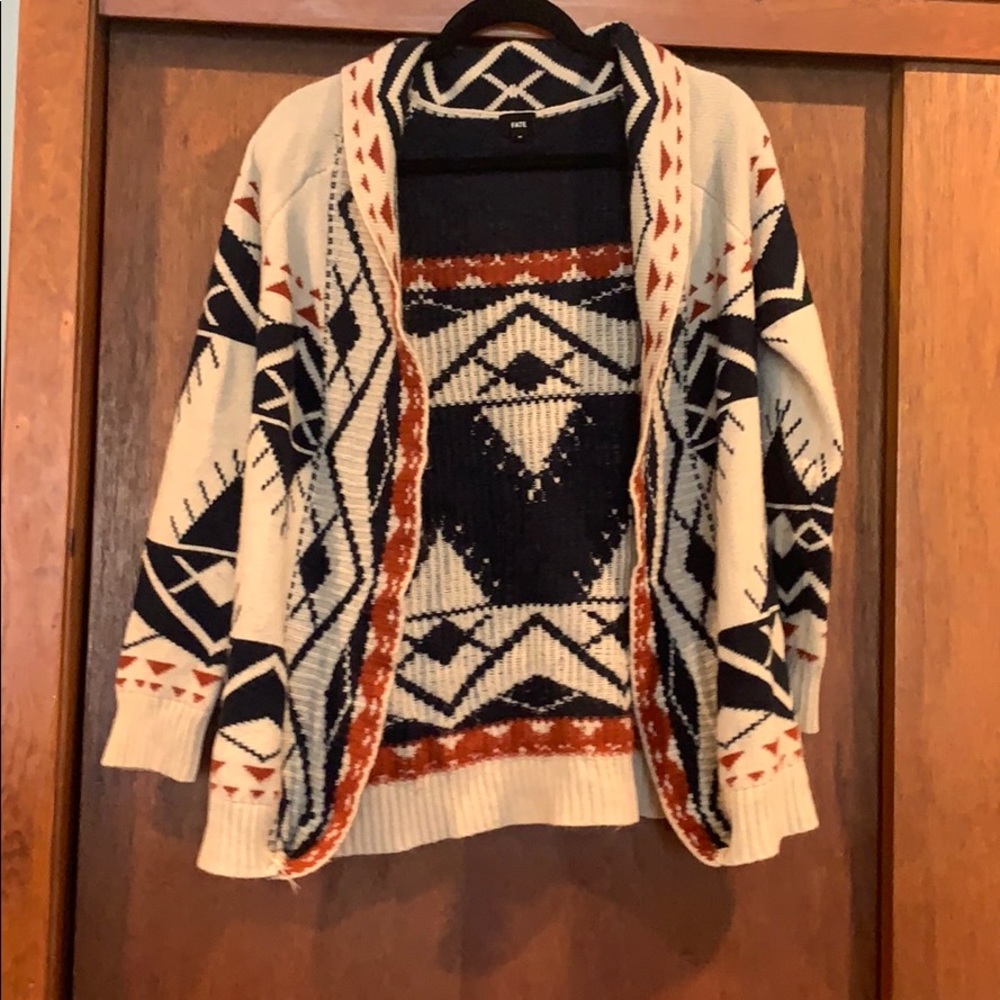 Fate long sleeved shawl